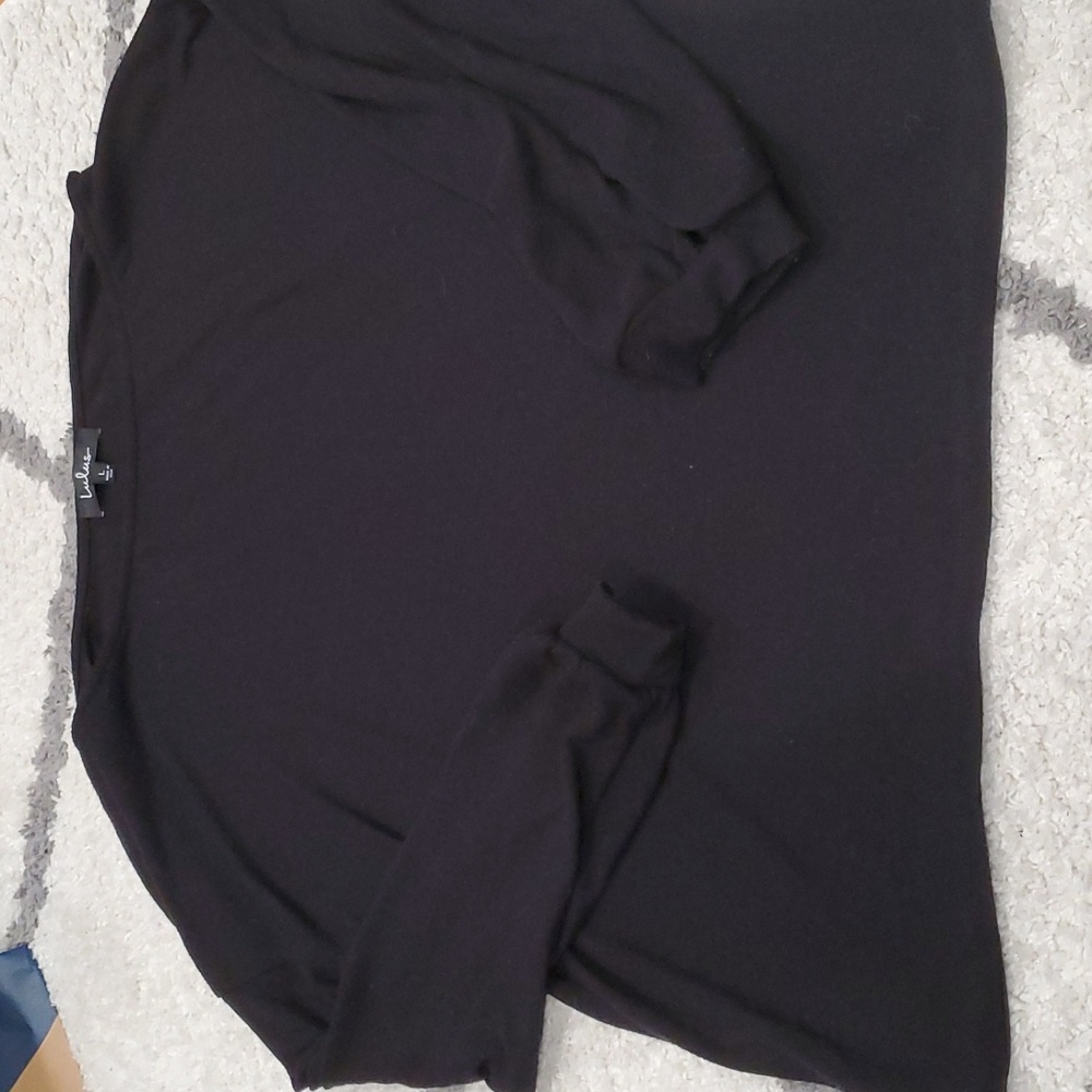 Lulu's black sweater